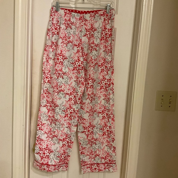 Victoria’s Secret Flannel Pajama Set, Red & White Snowflakes, Sz S - Picture 8 of 15